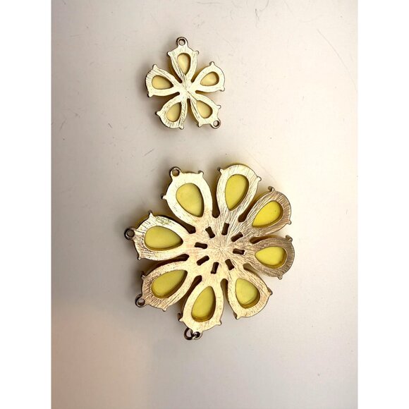 VTG Yellow Lucite Flower Jewelry Parts Lot – Large & Small Daisy Components Craf - Picture 8 of 8